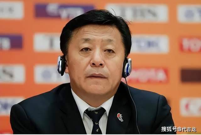 本场比赛，字母哥出战39分钟，投篮22中10，三分3中1，罚球11中5，得到26分17篮板3助攻。