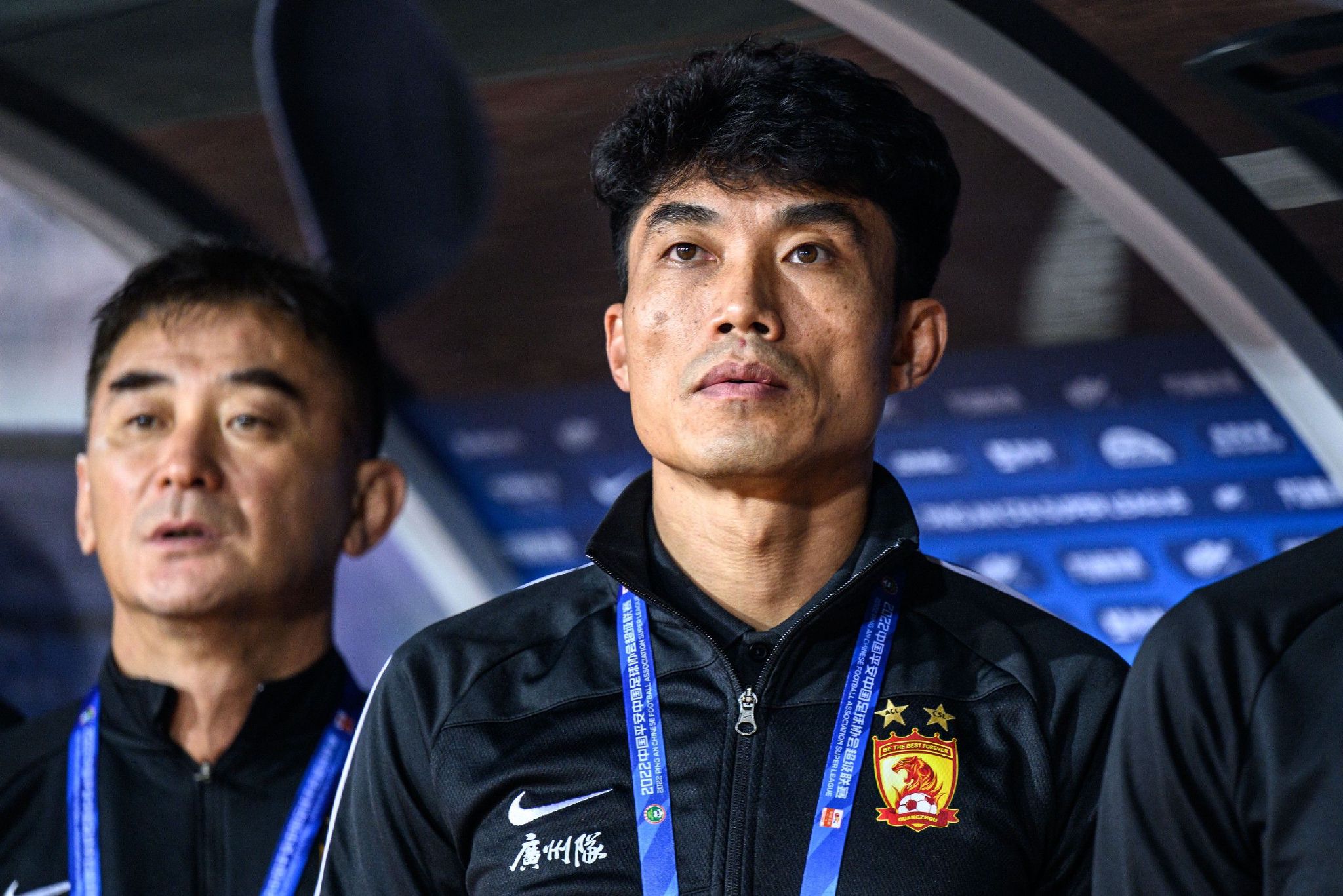 赛后接受慢镜头记者采访时，那不勒斯主帅马扎里为球队的表现向球迷们进行了道歉。